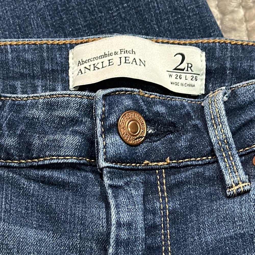 Abercrombie & Fitch Denim Ankle Jean - 2R - Picture 3 of 5